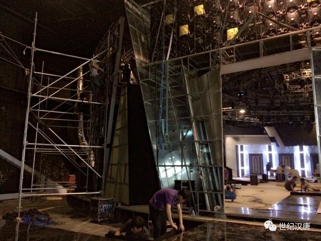 舞臺(tái)需要的，不只是裝臺(tái)人——從《裝臺(tái)》看演出公司禮儀服務(wù)的價(jià)值